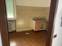 #2537940 Due uffici con ampio piazzale comune