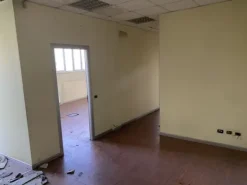 #2537940 Due uffici con ampio piazzale comune