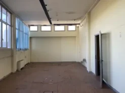 #2537940 Due uffici con ampio piazzale comune