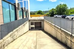 #2536689 Due uffici e tre box auto in edificio pluriuso