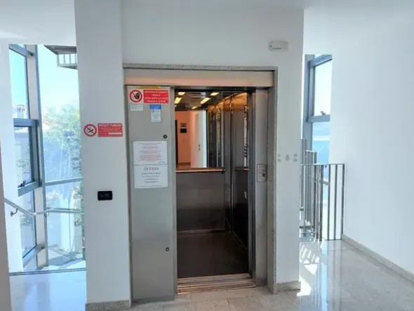 #14724 Due uffici in palazzina direzionale