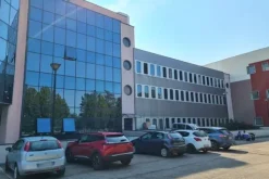 #21162 Due uffici piano secondo e posti auto coperti