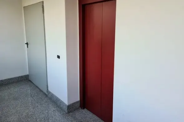 #21162 Due uffici piano secondo e posti auto coperti