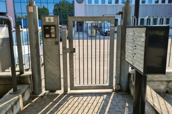 #21162 Due uffici piano secondo e posti auto coperti