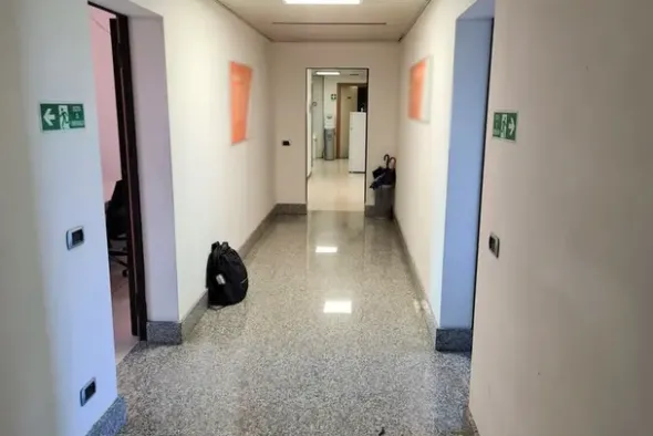#21162 Due uffici piano secondo e posti auto coperti