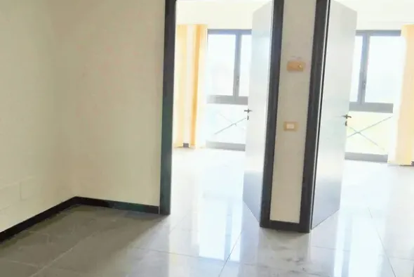 #24675 Due unità immobiliari ad uso ufficio in complesso direzionale-commerciale