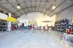 #2537573 Edificio artigianale con alloggi e cortili privati