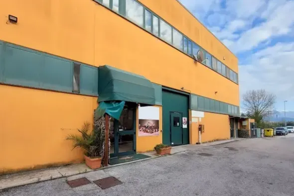 #19982 Edificio artigianale con cortile e celle frigorifere
