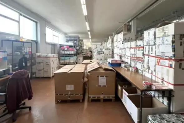 #2639921 Edificio artigianale con uffici e cortile esclusivo