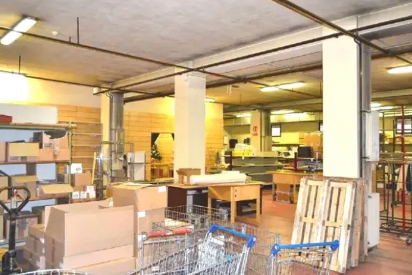 #23533 Edificio commerciale con magazzino interrato