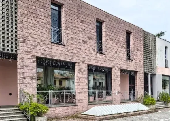 #2537065 Edificio commerciale e azienda di tessuti