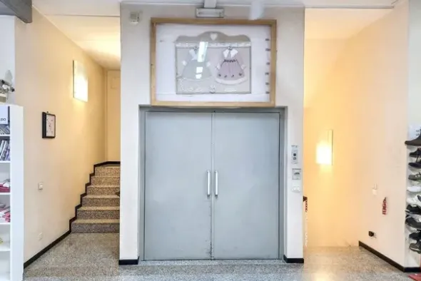 #2537065 Edificio commerciale e azienda di tessuti