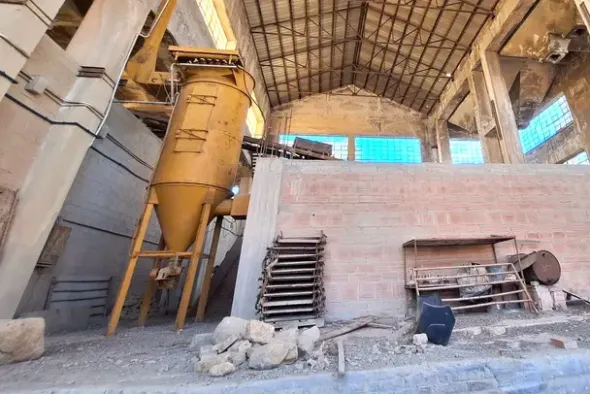 #24600 Edificio industriale con terreno di pertinenza