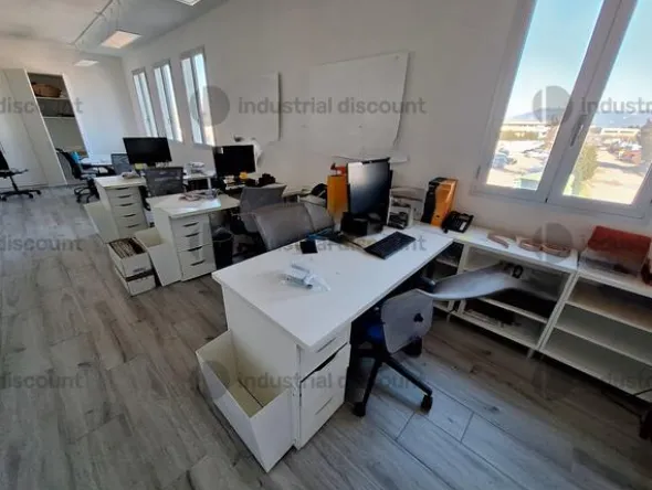53#8883 Elementi d'arredo per reparto modelleria e macchine da ufficio