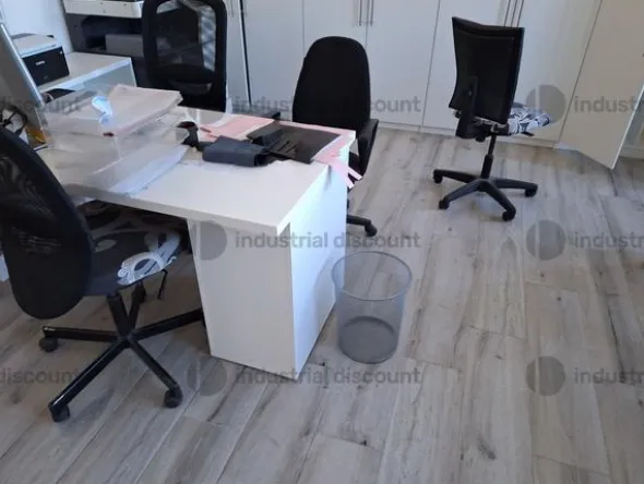 53#8883 Elementi d'arredo per reparto modelleria e macchine da ufficio