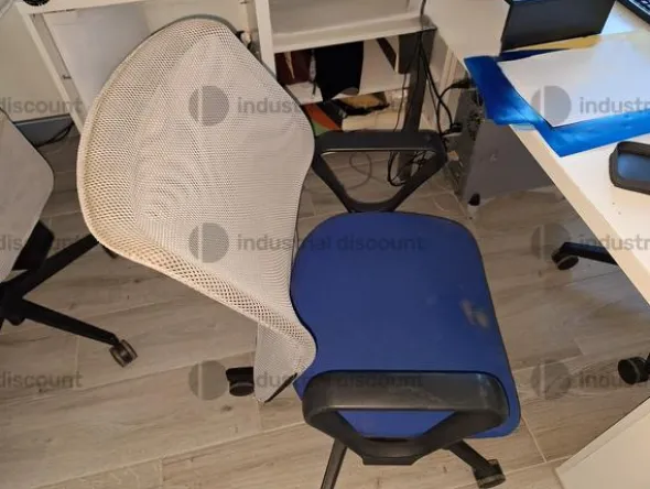 53#8883 Elementi d'arredo per reparto modelleria e macchine da ufficio