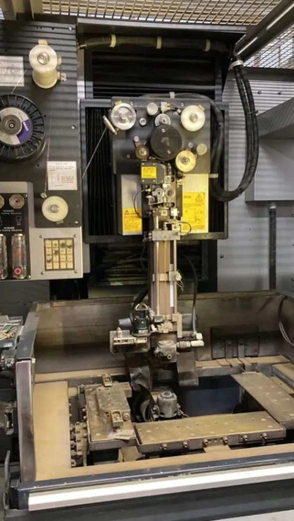 8#8345 Elettroerosione a filo con infilaggio automatico