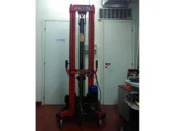 Elevatore elettroidraulico su ruote