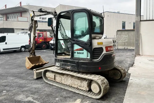 ESCAVATORE CINGOLATO BOBCAT E62