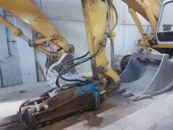 12#5665 Escavatore cingolato Caterpillar e martello demolitore Krupp