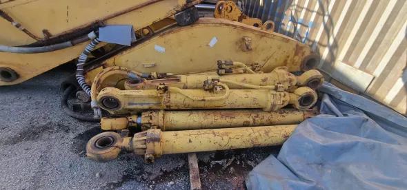 ESCAVATORE CINGOLATO CATERPILLAR mod: 235B