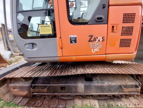 2#6884 Escavatore cingolato Hitachi ZX135US