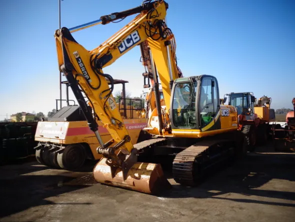 4#8048 Escavatore cingolato Jcb
