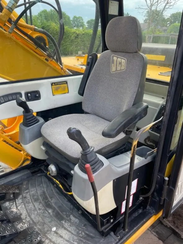 2#7113 Escavatore cingolato JCB