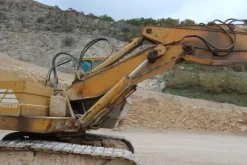 7#6967 Escavatore Fiat