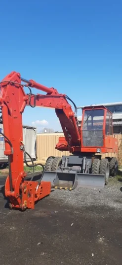2#6431 Escavatore gommato Atlas