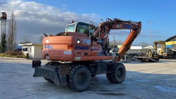 3#6842 Escavatore gommato Fiat Kobelco