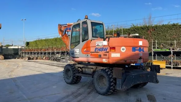 3#6842 Escavatore gommato Fiat Kobelco
