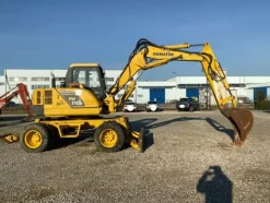 1#5845 Escavatore gommato Komatsu