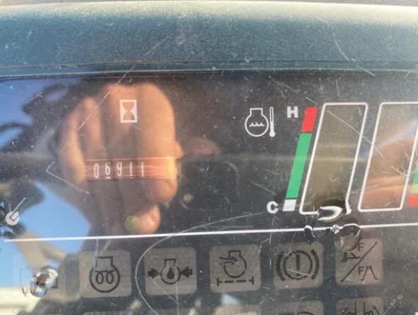 1#5845 Escavatore gommato Komatsu
