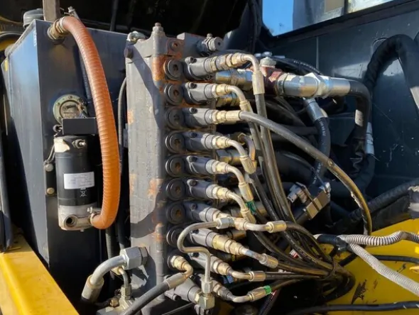 1#5845 Escavatore gommato Komatsu