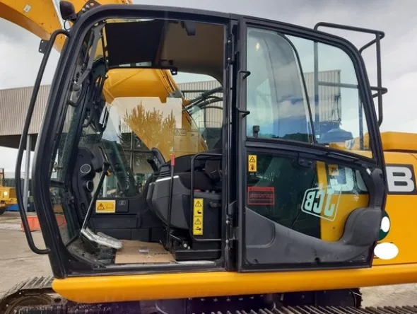 1#6332 Escavatore JCB