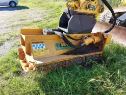 24#5479 Escavatore Komatsu PC138US con trincia