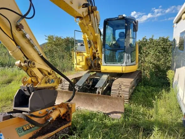 24#5479 Escavatore Komatsu PC138US con trincia