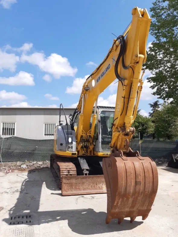2#6332 Escavatore New Holland