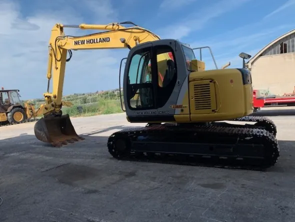9#7949 Escavatore New Holland Kobelco