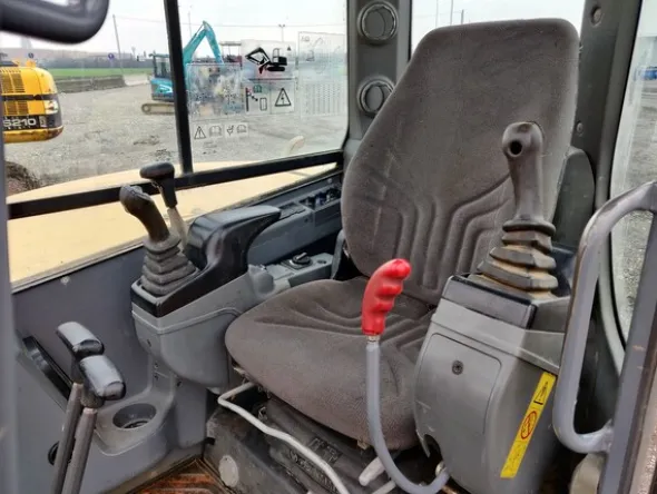 5#5845 Escavatore Volvo ECR88