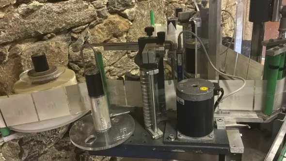 ET228 Etichettatrice usata OMB con capsulatore 1200 bph