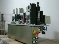 etichettatrice semi-automatica