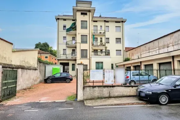 #25091 Ex sede di filiale bancaria con area a parcheggio