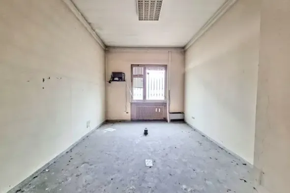 #25091 Ex sede di filiale bancaria con area a parcheggio