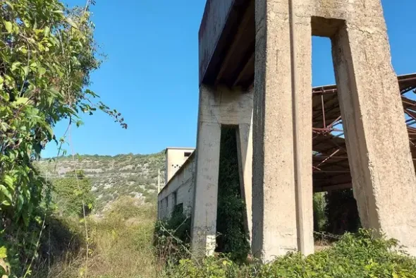 #22066 Ex stabilimento industriale con terreno