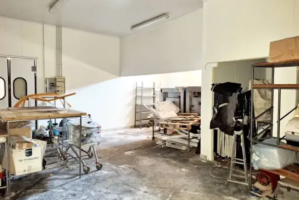 #24028 Fabbricato artigianale con terreno agricolo