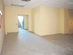 #21854 Fabbricato commerciale con ampi spazi di vendita