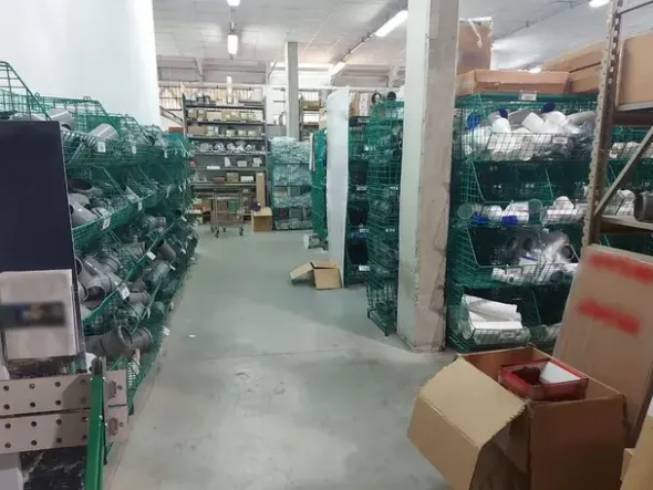 #15115 Fabbricato commerciale con uffici e magazzino