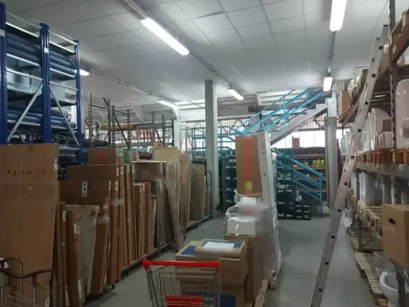 #15115 Fabbricato commerciale con uffici e magazzino